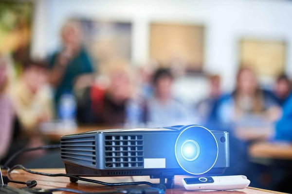 Propulser votre environnement professionnel vers l'excellence grâce à des solutions d’intégration audiovisuelle sur mesure
