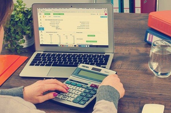 5 façons simples d'économiser de l'argent sur les frais d'entreprise - Le guide ultime