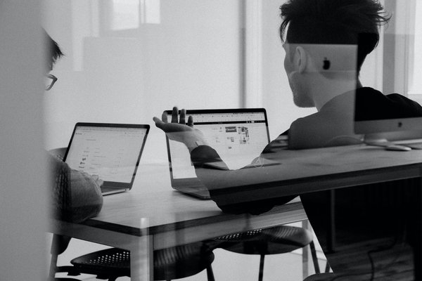 Comment faire face à  un collègue manipulateur ?